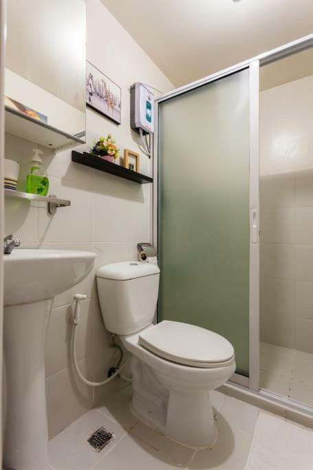 Jen'S Paranaque City Apartment Manila Exteriör bild
